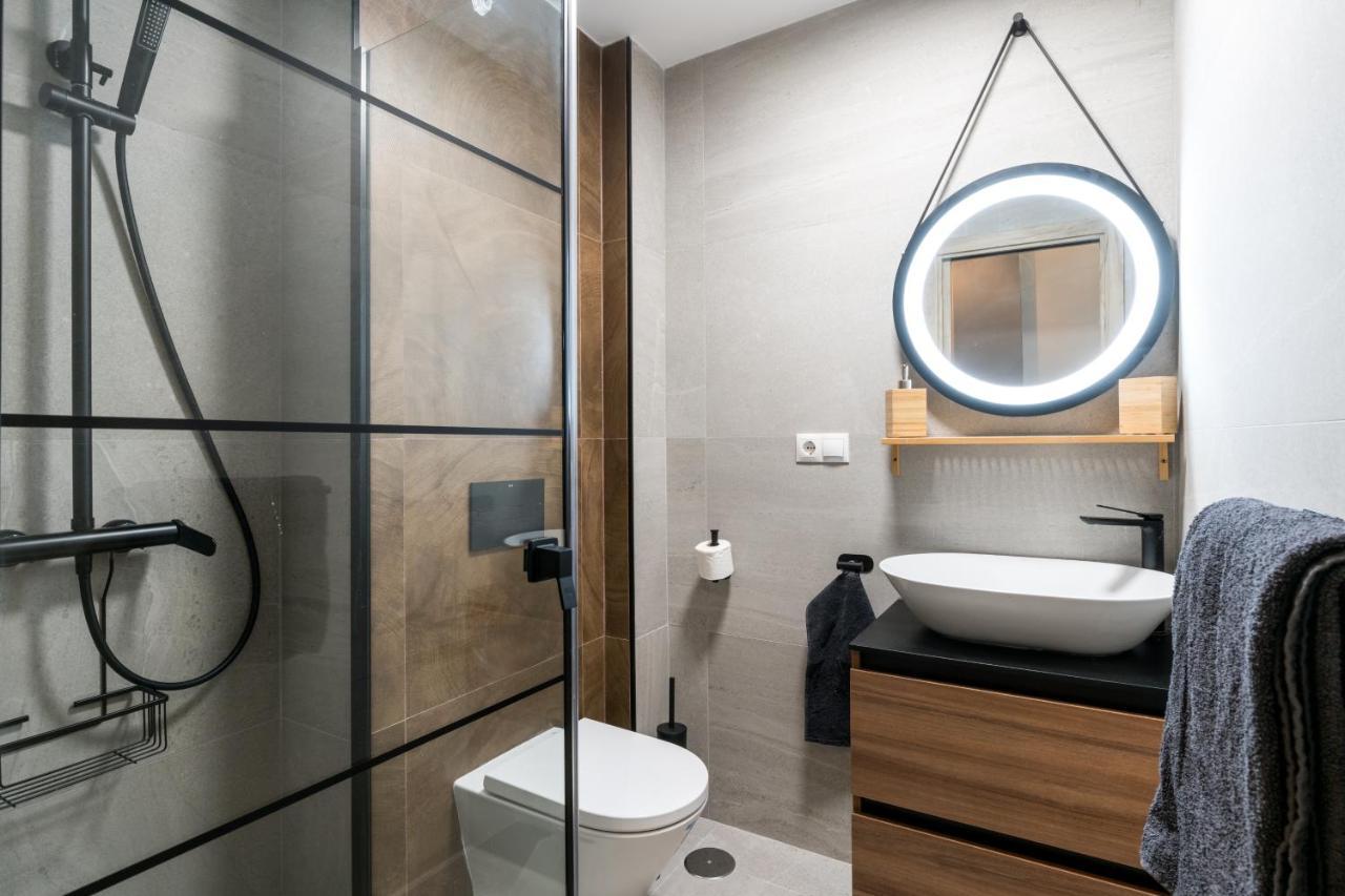 Triana Apartments Deluxe เซบีญา ภายนอก รูปภาพ